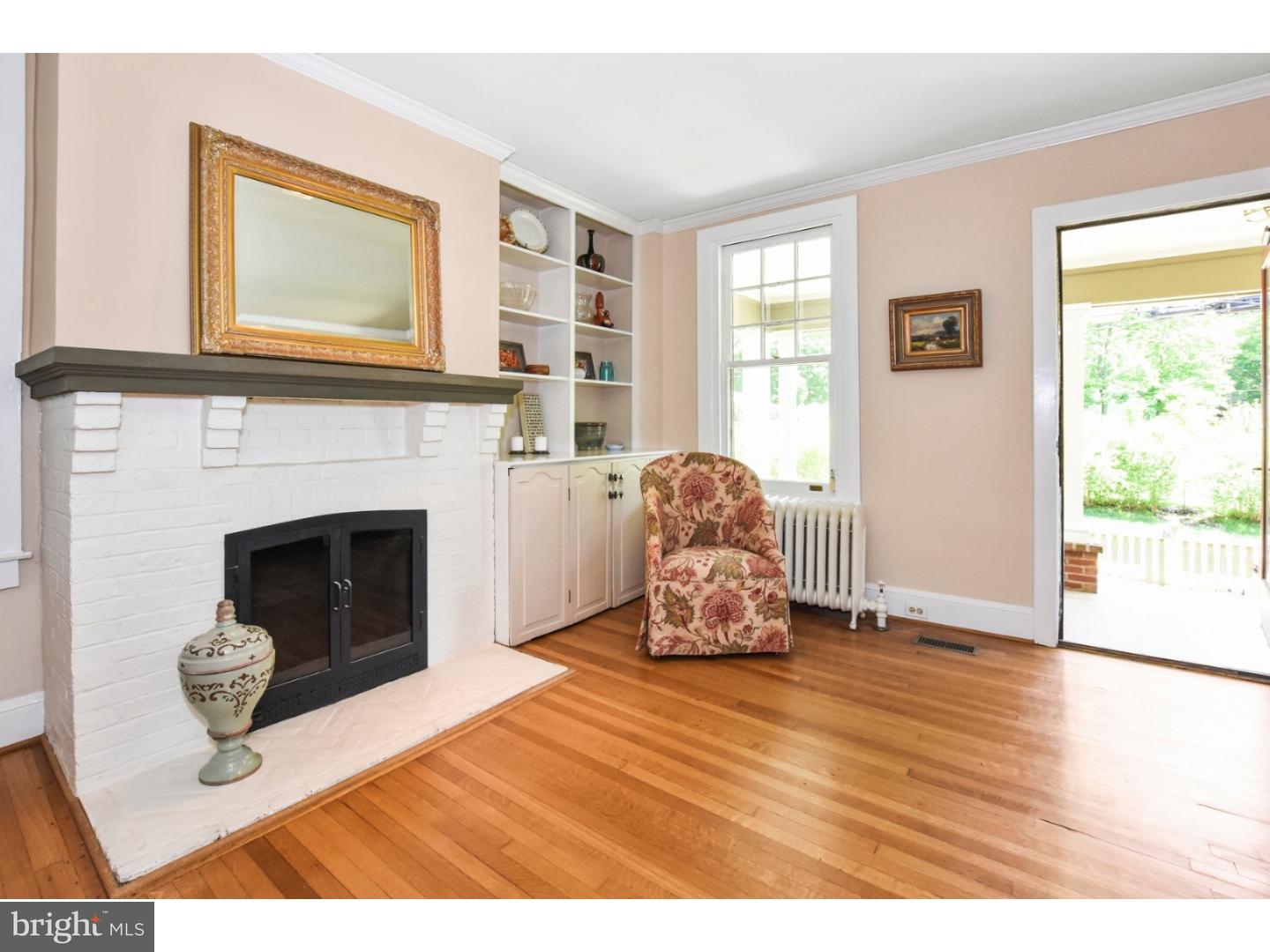114 Chamounix Road Wayne, PA 19087 - Photo 5 of 22 Living Room