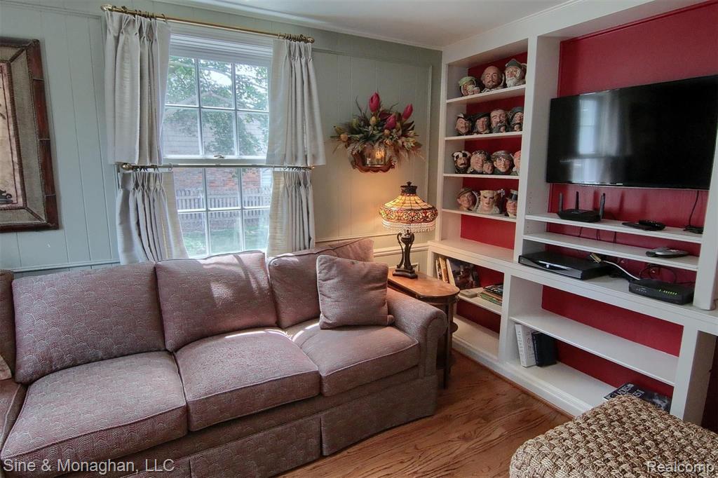 389 Merriweather Road Grosse Pointe Farms, MI 48236 - Photo 14 of 33