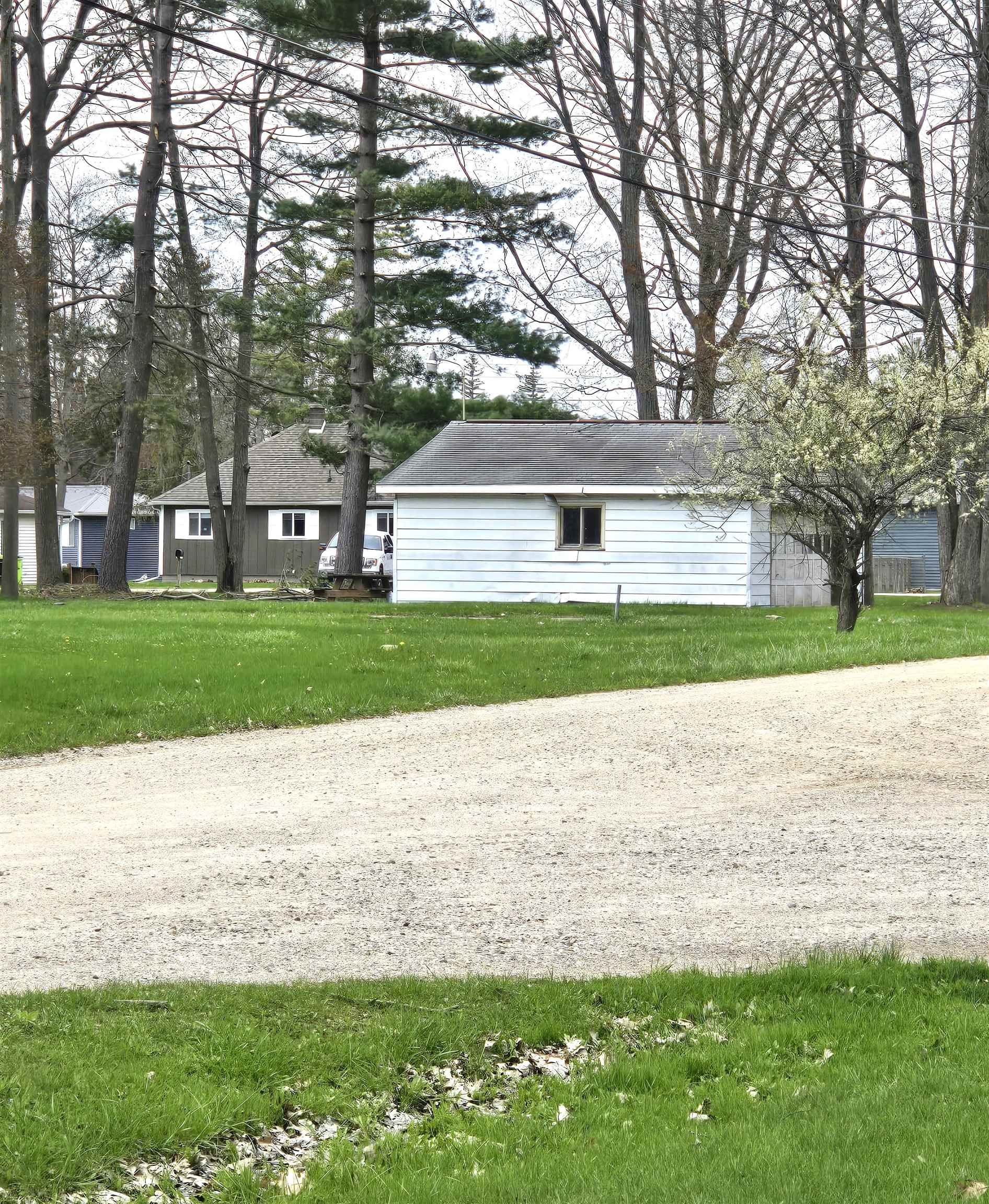 4110 Bayview Road Beaverton, MI 48612 - Photo 3 of 10