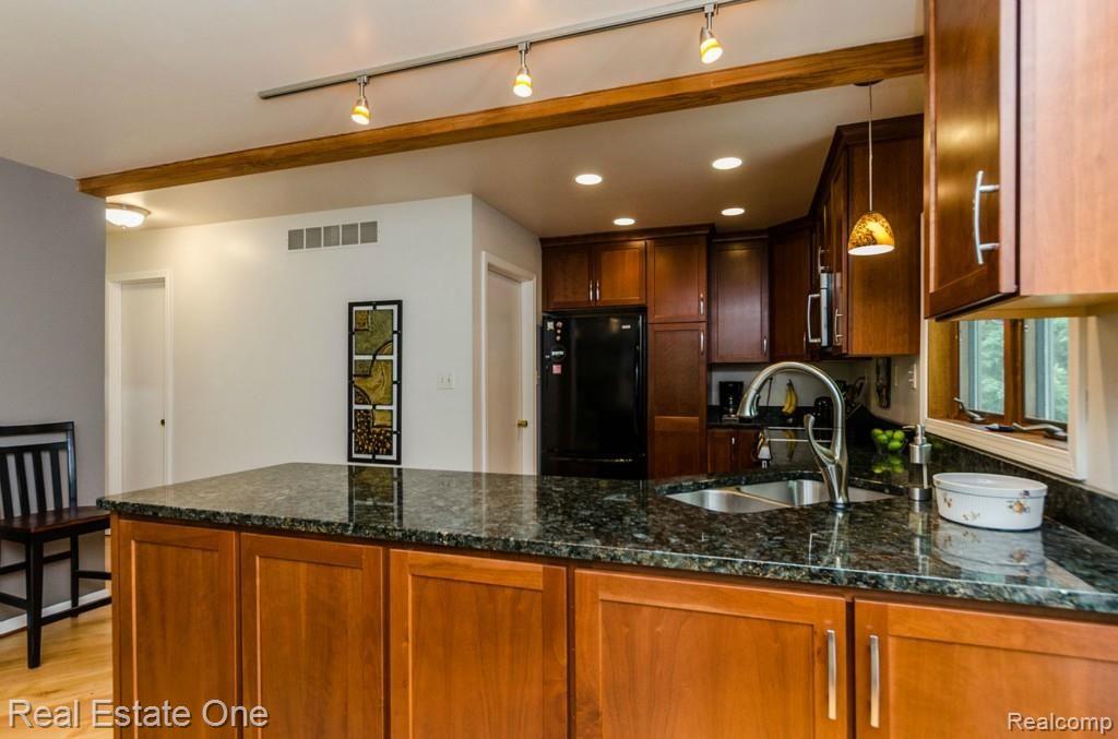 6560 Brighton Road Brighton, MI 48116 - Photo 21 of 57 20_27.jpg