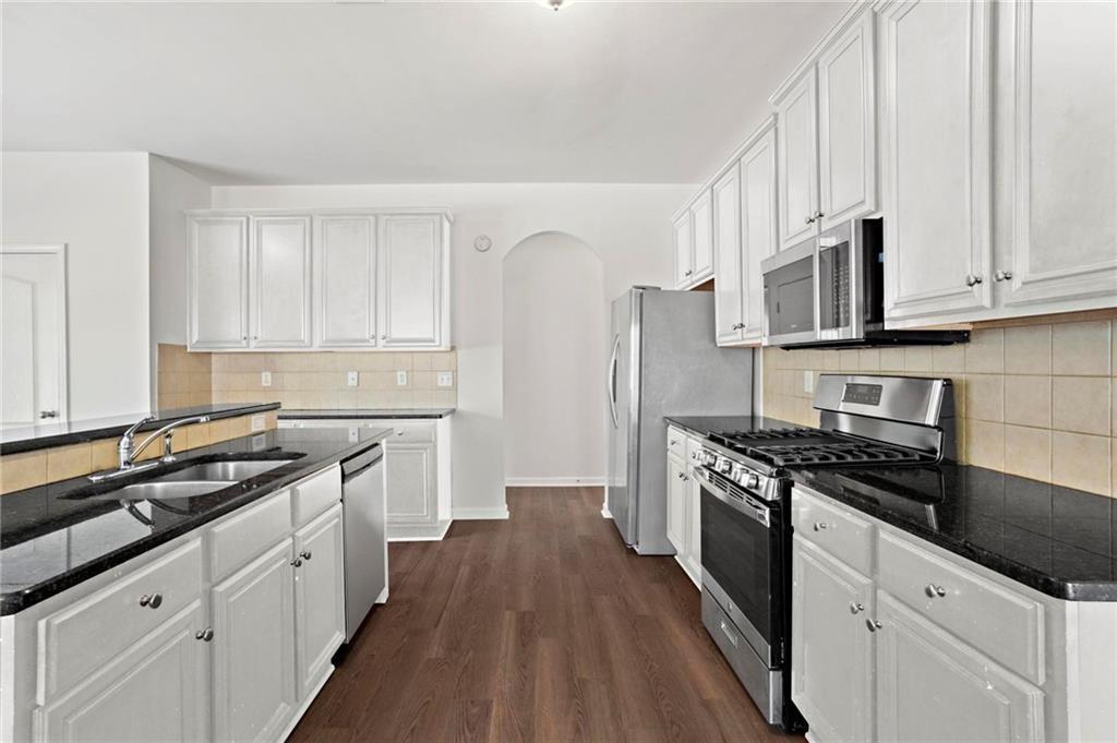 221 Cutbank Court Southwest Atlanta, GA 30331 - Photo 8 of 31