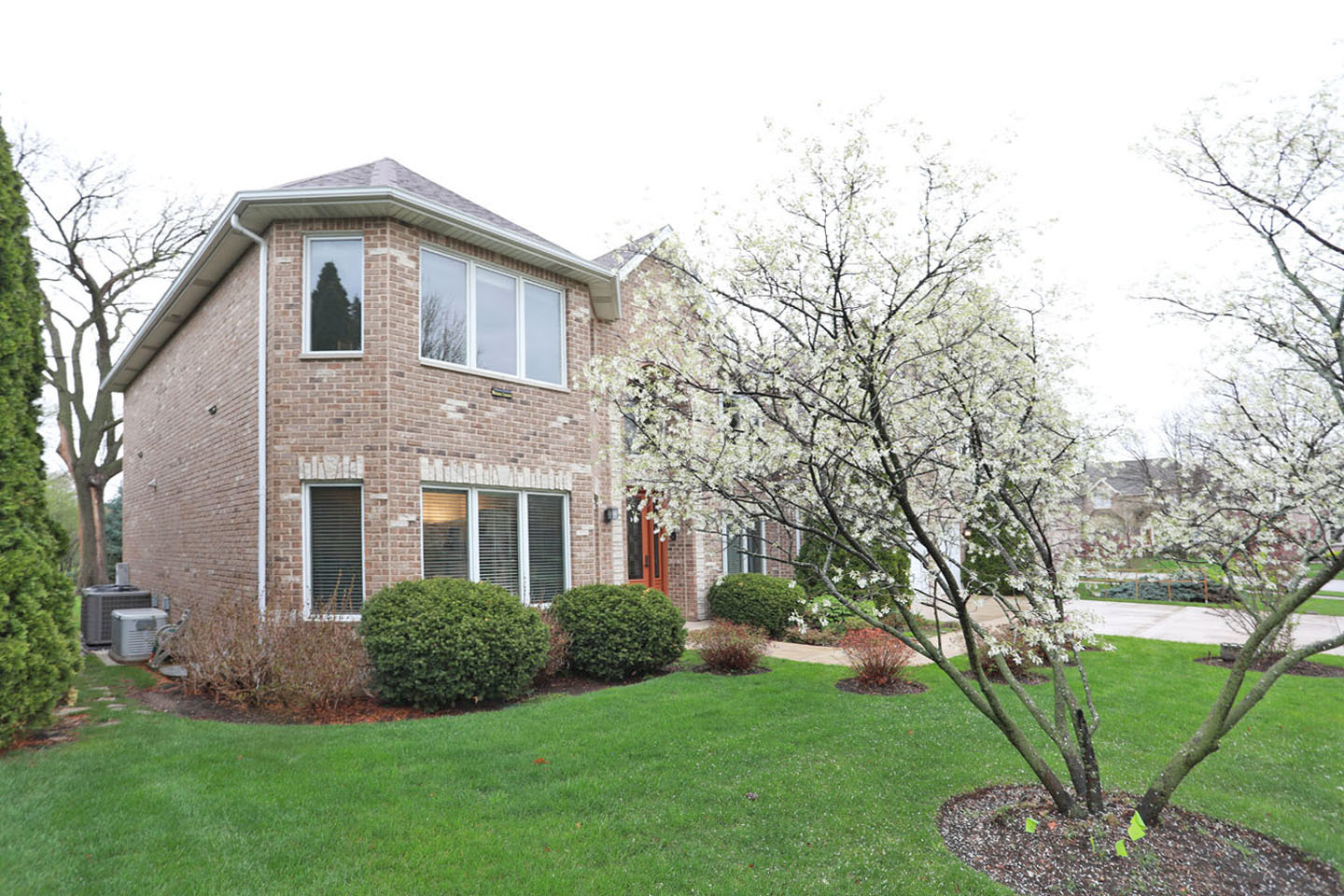 310 Jennifer Lane Roselle, IL 60172 - Photo 3 of 56