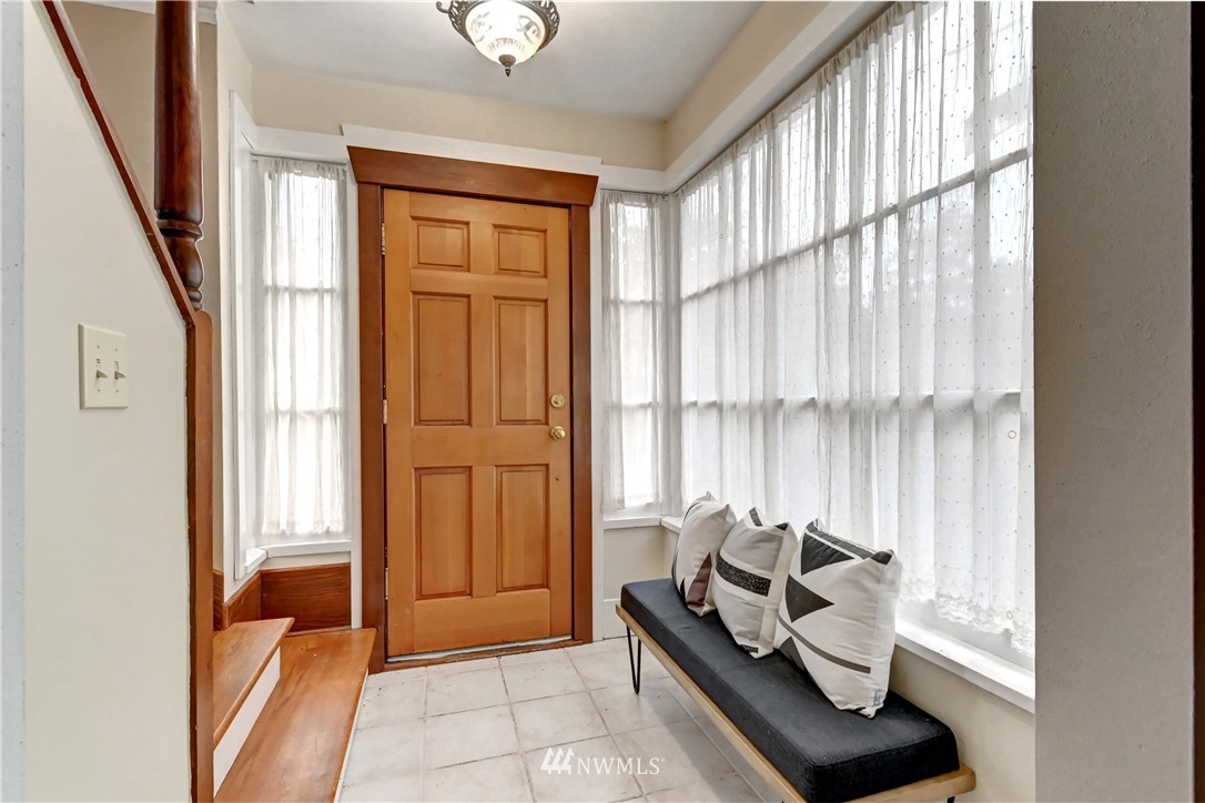 936 North 76th Street Seattle, WA 98103 - Photo 4 of 35 Gallery Image 4