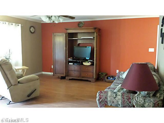 1630 Payne Road Lexington, NC 27295 - Photo 3 of 16 Living Room.