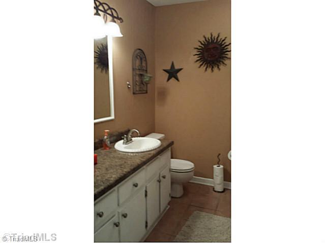 1630 Payne Road Lexington, NC 27295 - Photo 8 of 16 Bath.