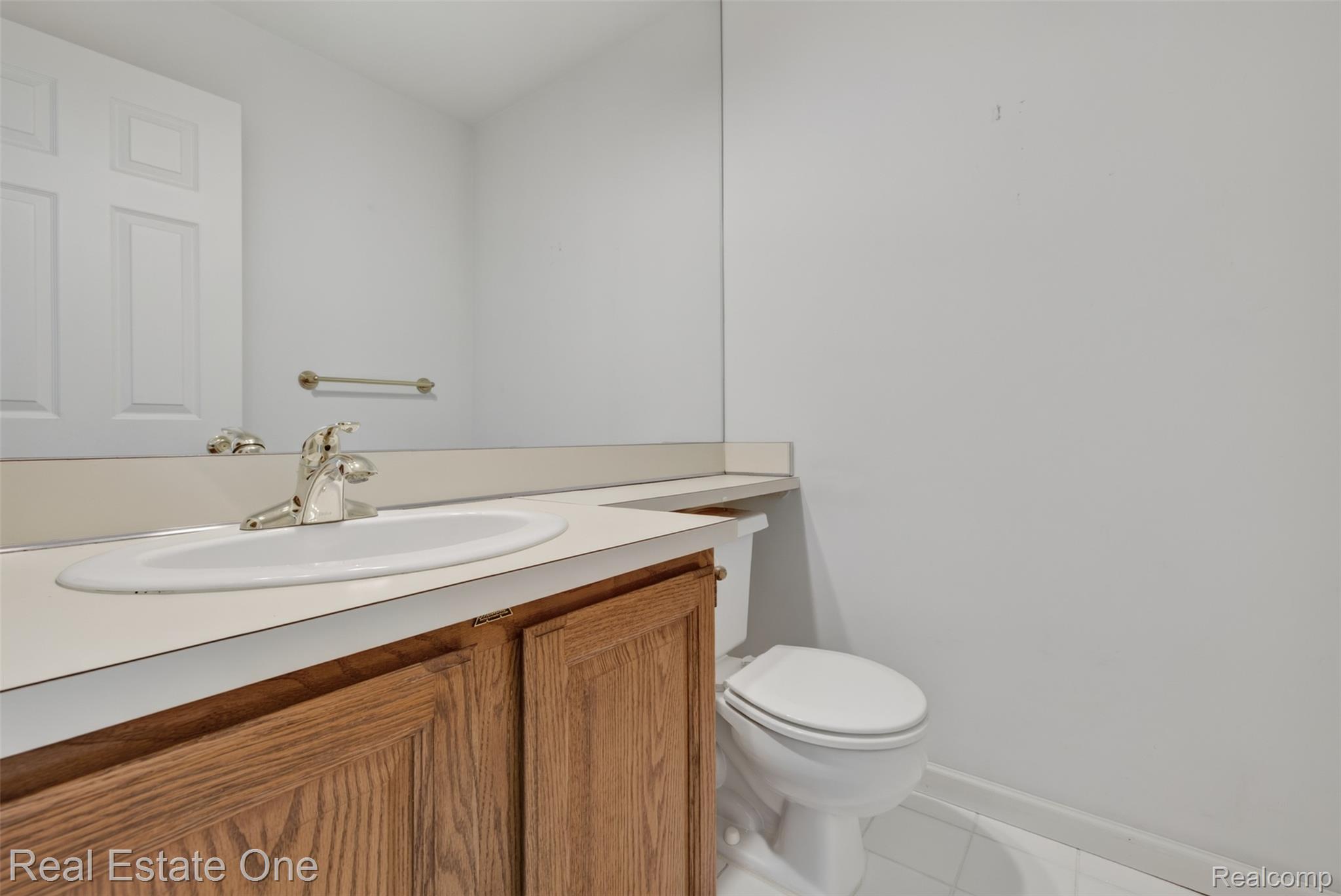3400 Wedgewood Drive Rochester, MI 48306 - Photo 25 of 49 Half Bathroom Main Floor off Kitchen