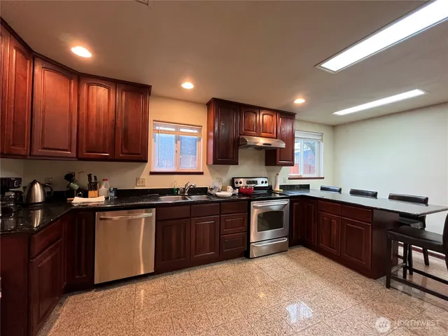 $4,500 | 14231 53rd Avenue South, Tukwila, WA 98168