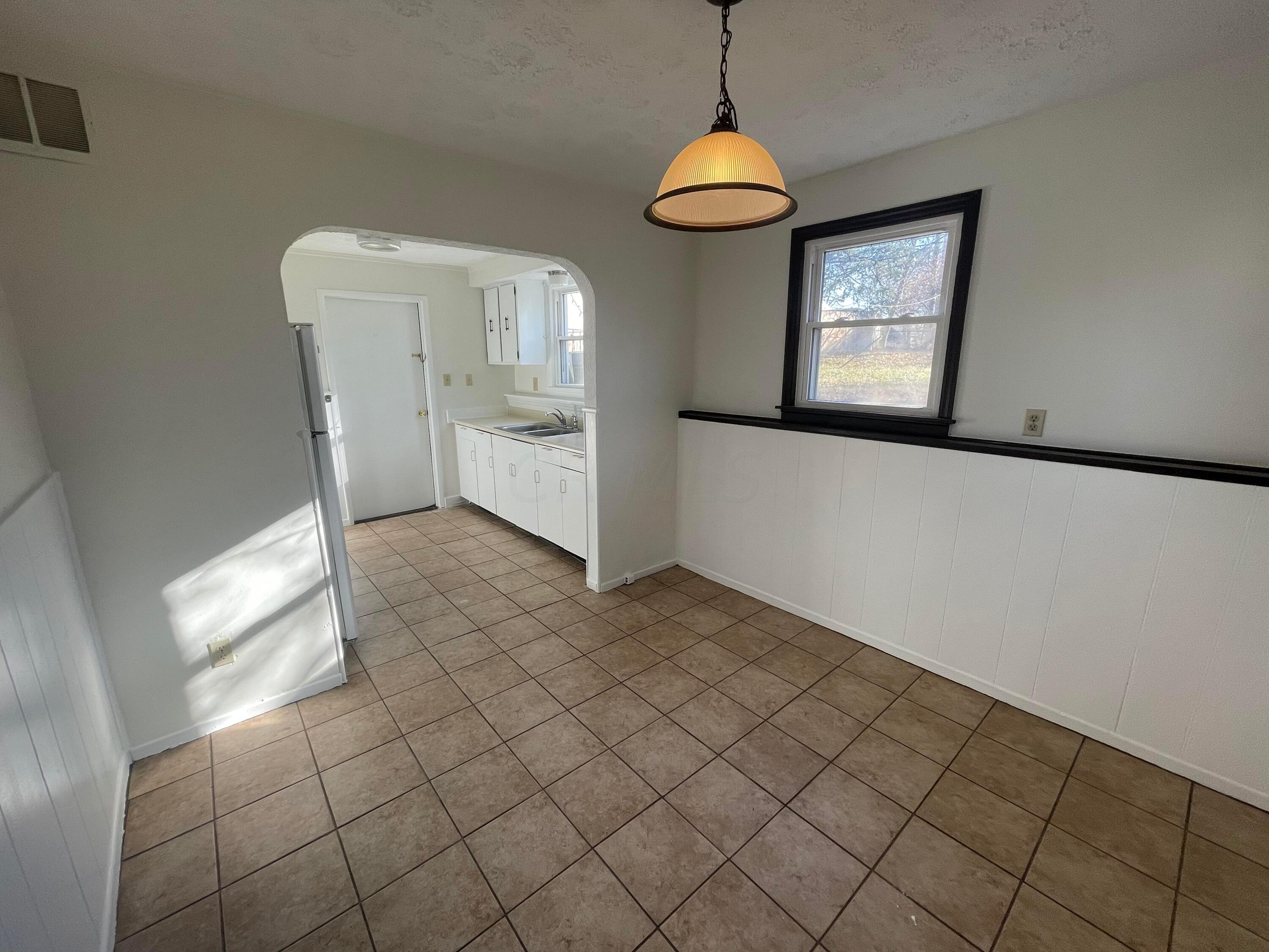 617 Chase Road Columbus, OH 43214 - Photo 5 of 12 CD672897-E27A-4FD2-BE78-FEB57D34DCE8