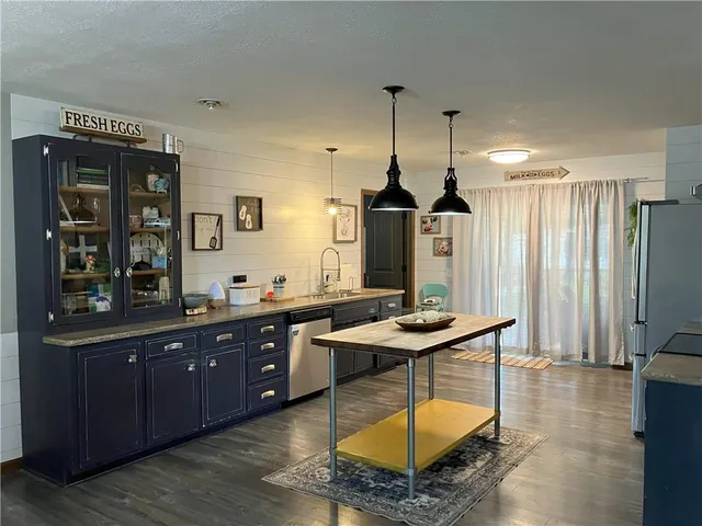 $258,500 | 708 East Grand Avenue, Lacygne, KS 66040