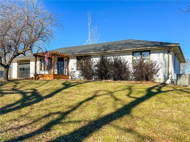 $258,500 | 708 East Grand Avenue, Lacygne, KS 66040