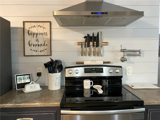 $270,000 | 708 East Grand Avenue, Lacygne, KS 66040