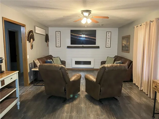 $270,000 | 708 East Grand Avenue, Lacygne, KS 66040