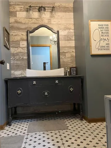 $258,500 | 708 East Grand Avenue, Lacygne, KS 66040