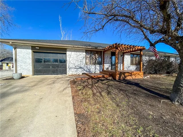 $258,500 | 708 East Grand Avenue, Lacygne, KS 66040