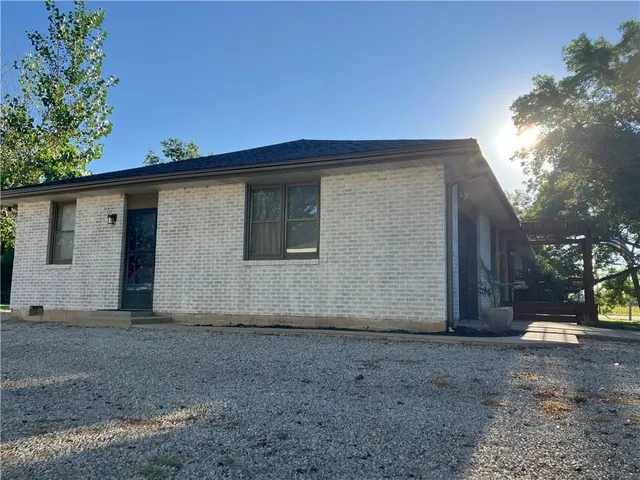 $258,500 | 708 East Grand Avenue, Lacygne, KS 66040