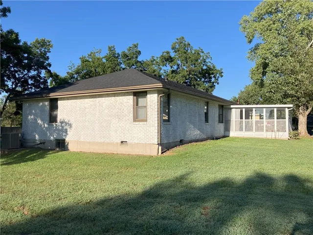 $270,000 | 708 East Grand Avenue, Lacygne, KS 66040