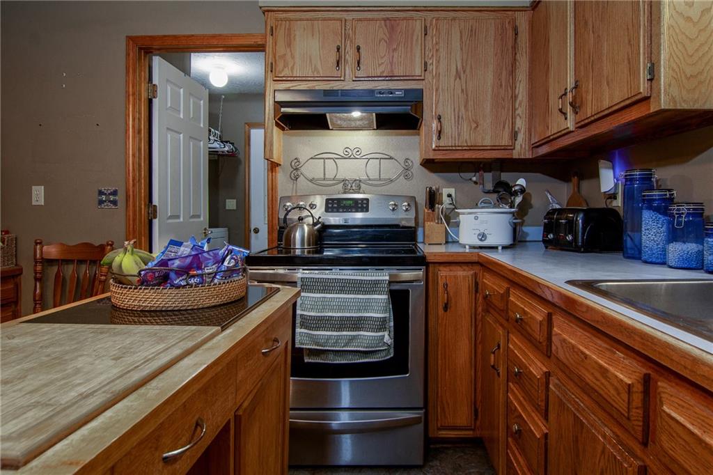 3315 Southeast Lostine Road Columbus, KS 66725 - Photo 12 of 37