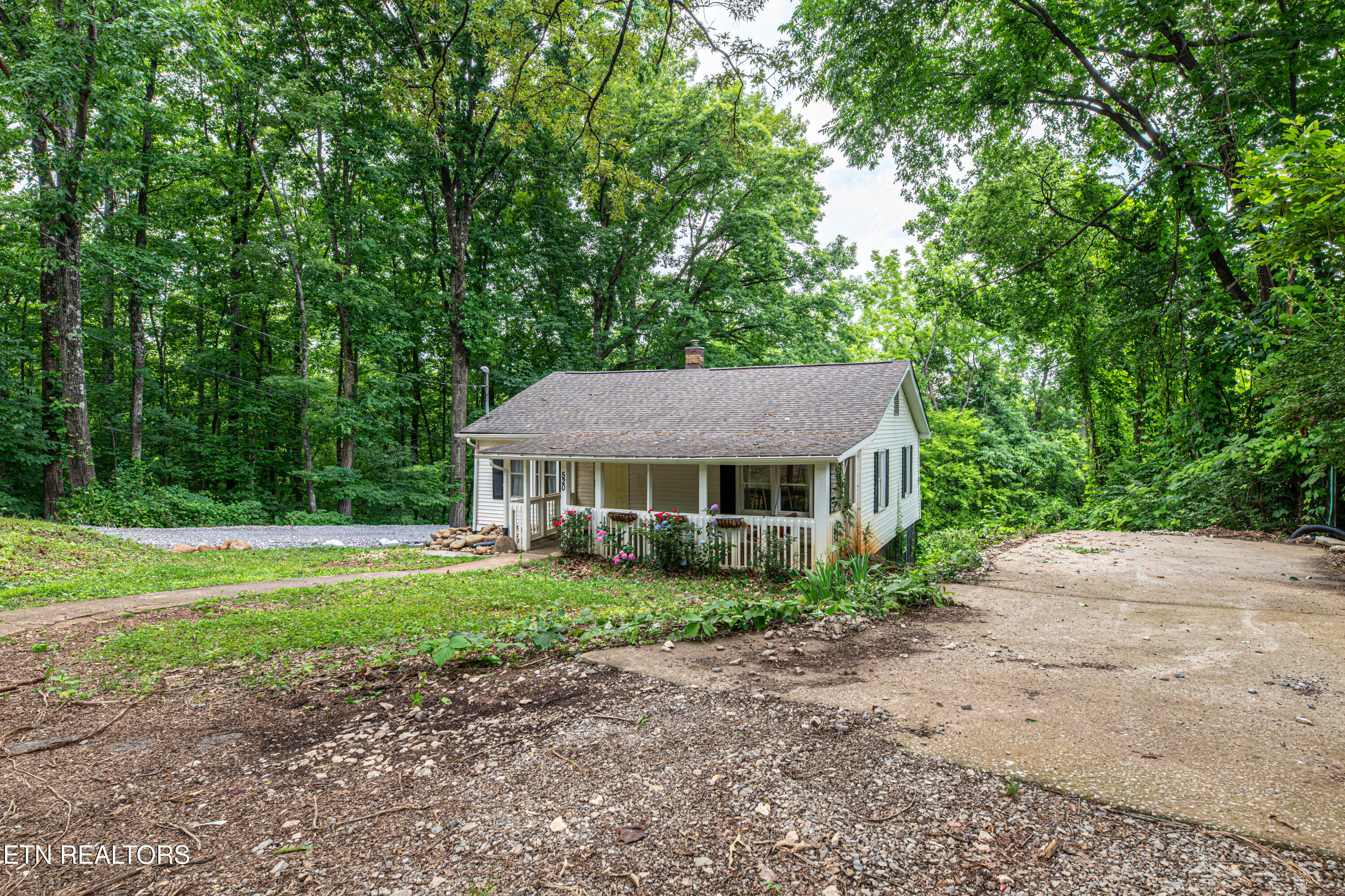520 Burns Road Knoxville, TN 37914 - Photo 14 of 19 520 Burns Rd-19