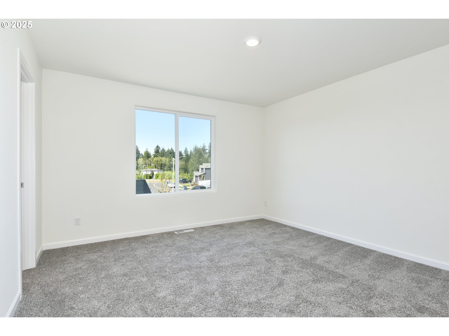 3907 Southwest Duniway Lane Gresham, OR 97080 - Photo 20 of 24 an empty room with windows