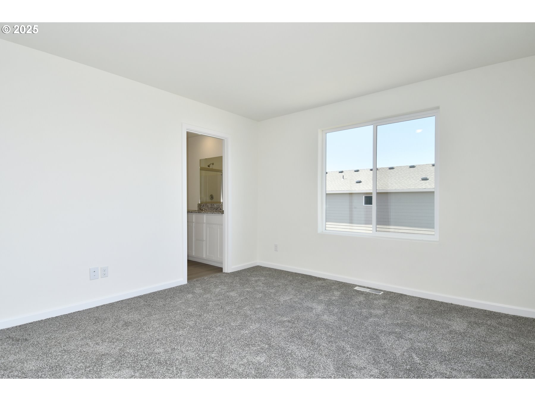 3907 Southwest Duniway Lane Gresham, OR 97080 - Photo 21 of 24 an empty room with closet