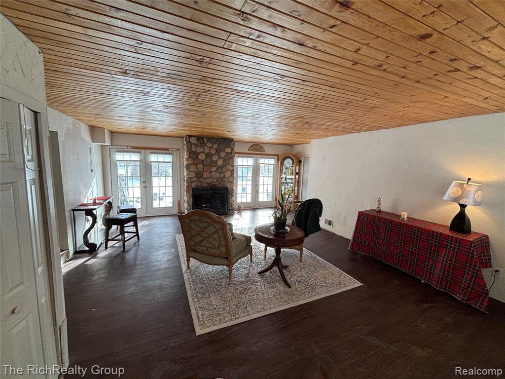 1818 Swaney Road Walled Lake, MI 48390 - Photo 10 of 16 Gallery Image 10