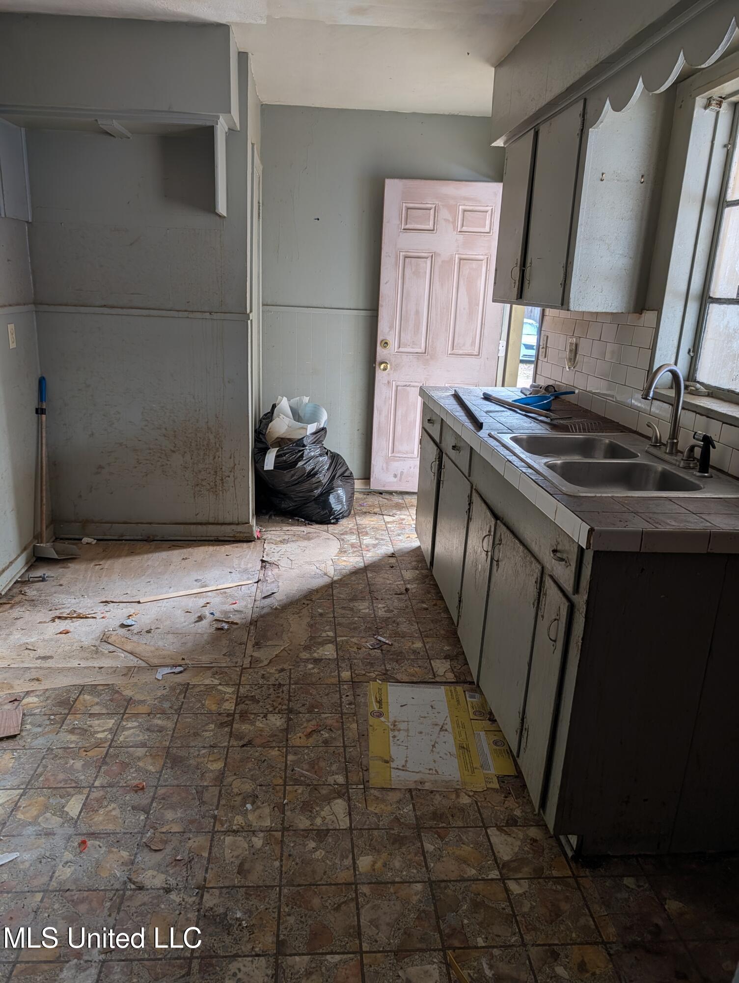 3654 Main Street Jackson, MS 39213 - Photo 2 of 13 PXL_20260130_170331443 Sergio Echavarria