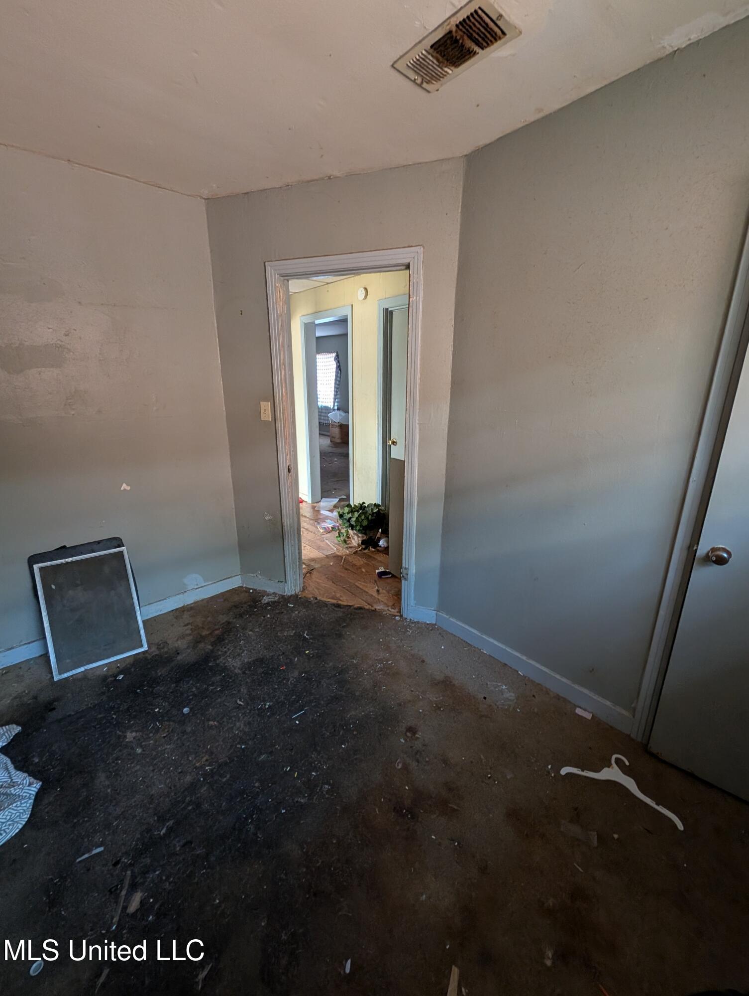 3654 Main Street Jackson, MS 39213 - Photo 7 of 13 PXL_20260130_170633264 Sergio Echavarria