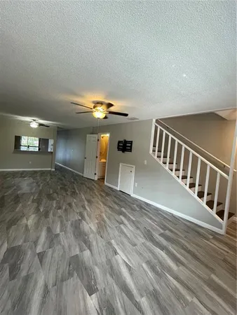 a view of livingroom with furniture