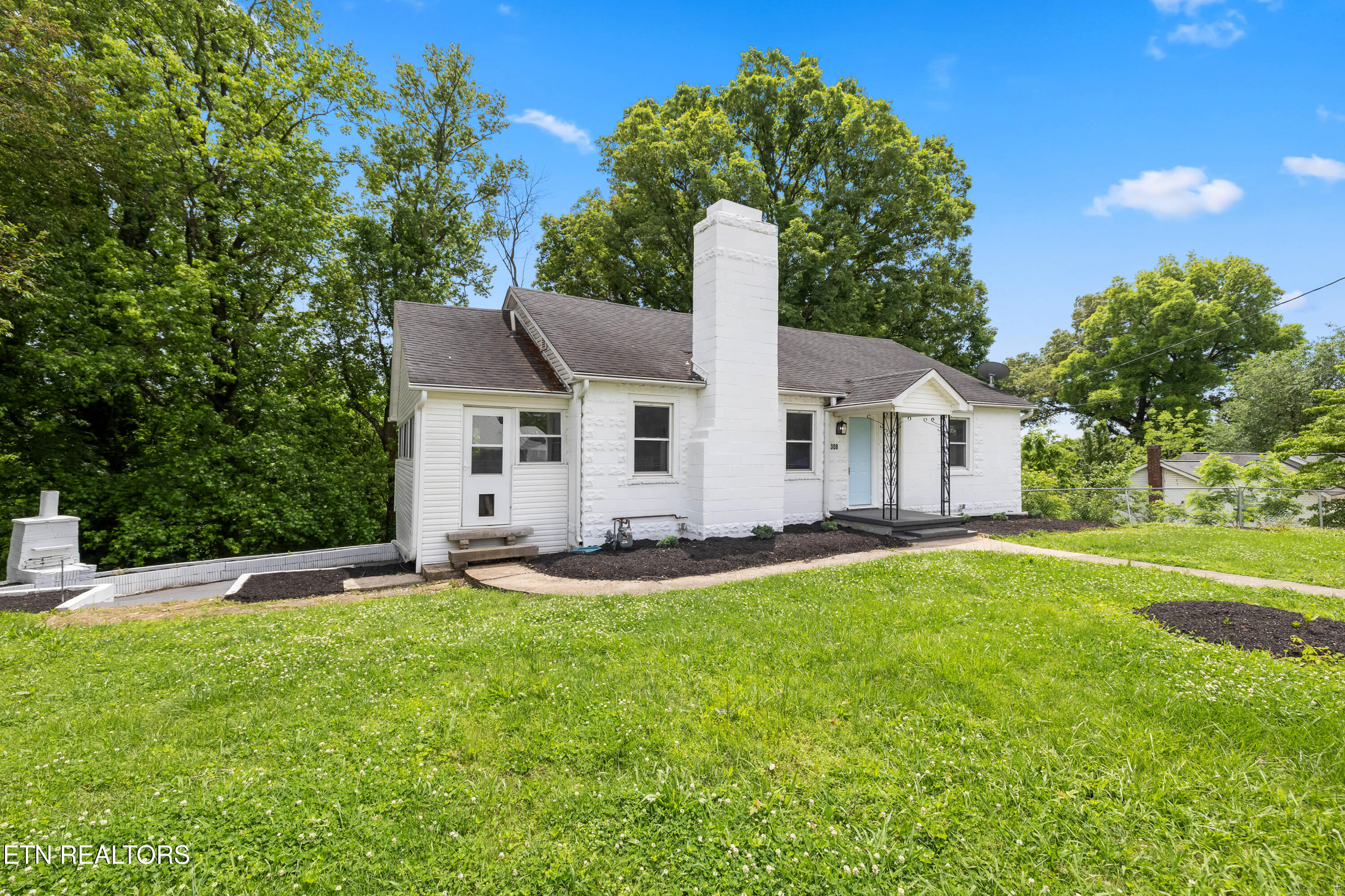 308 Nash Road Knoxville, TN 37914 - Photo 2 of 23 Positive Perceptions-1
