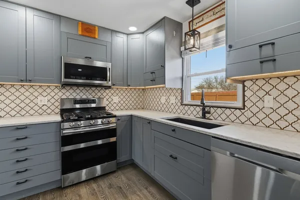 $284,900 | 11622 27th Street West, Milan, IL 61264