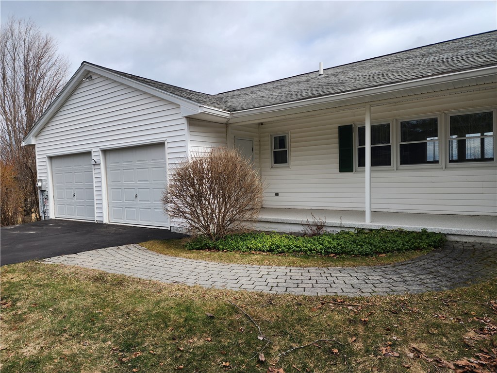 5073 Foster Road Canandaigua Town, NY 14424 - Photo 2 of 30