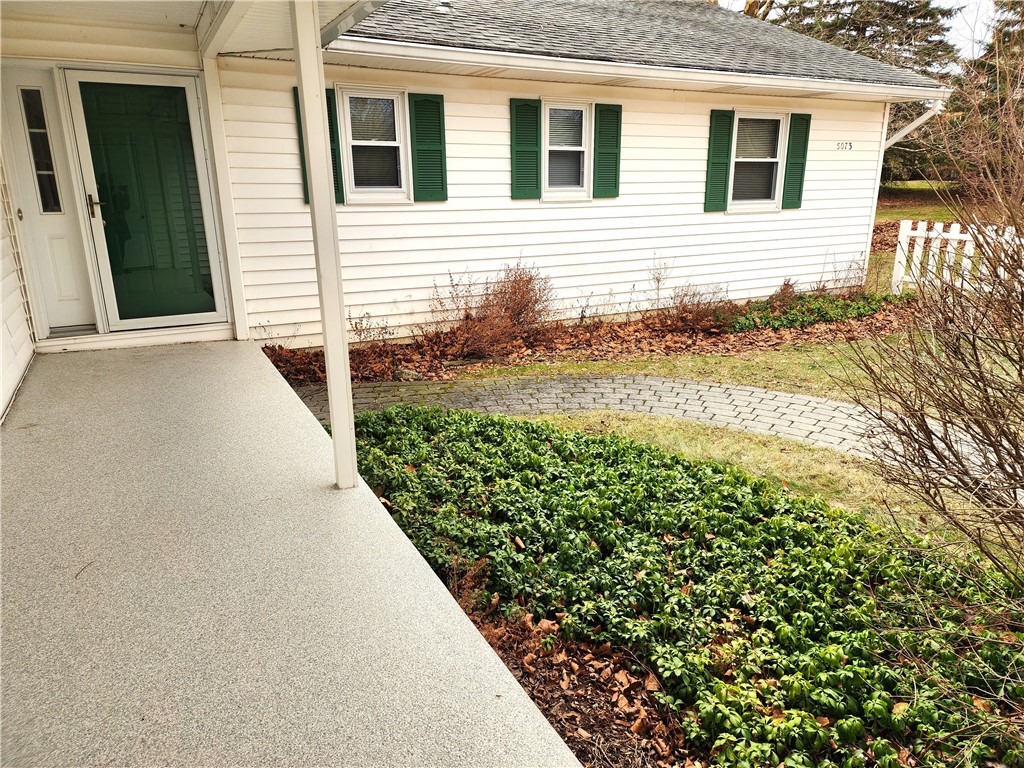 5073 Foster Road Canandaigua Town, NY 14424 - Photo 3 of 30