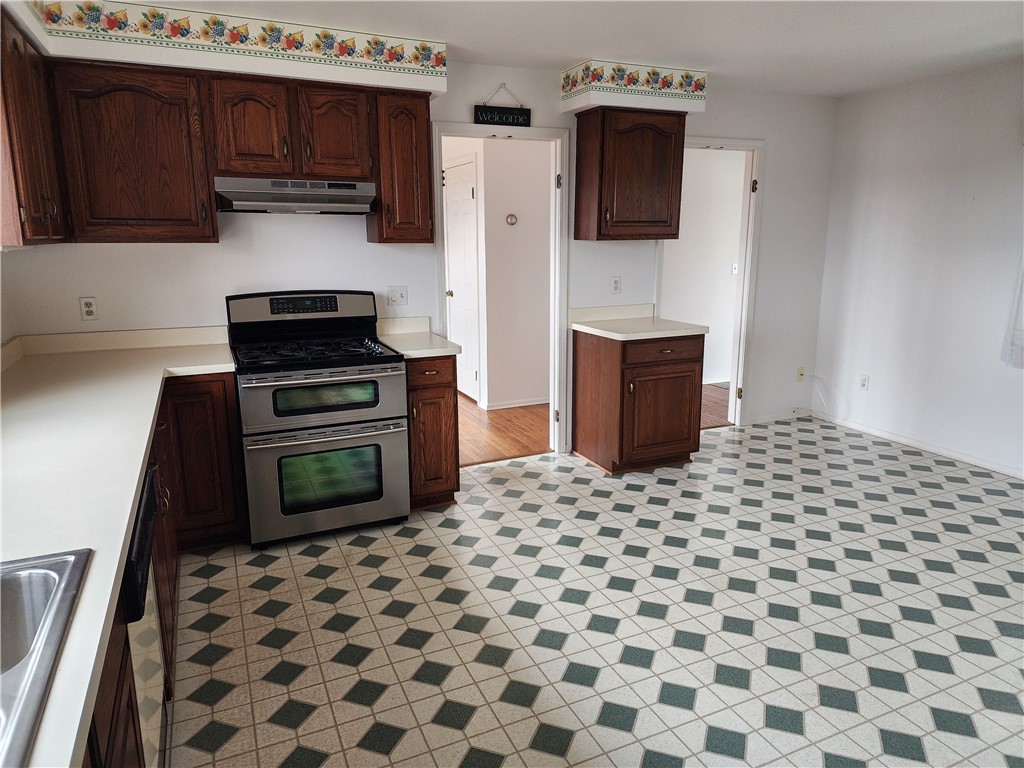 5073 Foster Road Canandaigua Town, NY 14424 - Photo 4 of 30