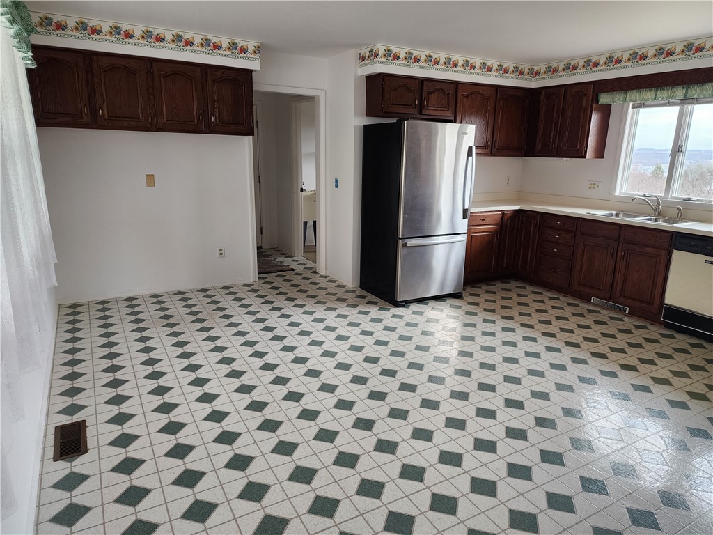 5073 Foster Road Canandaigua Town, NY 14424 - Photo 6 of 30