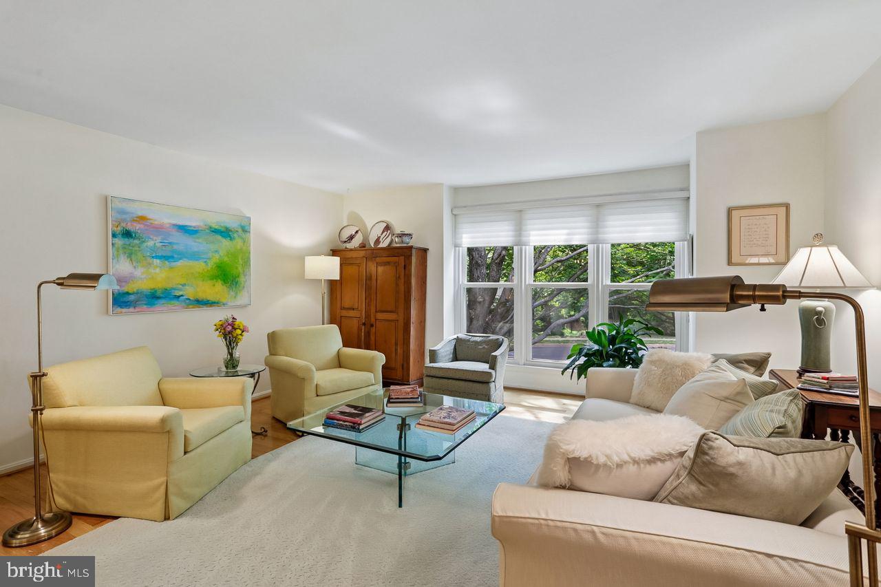 11333 Orchard Lane Reston, VA 20190 - Photo 4 of 41 Formal Sitting Area/ Living