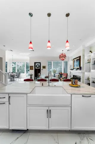 a view of a livingroom with furniture