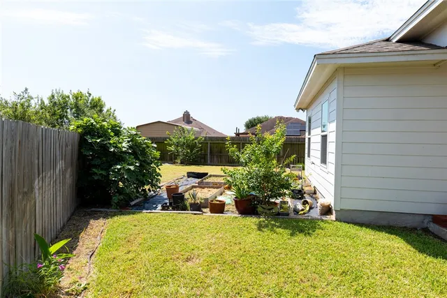 $2,600 | 6734 Battery Park Court, Corpus Christi, TX 78414