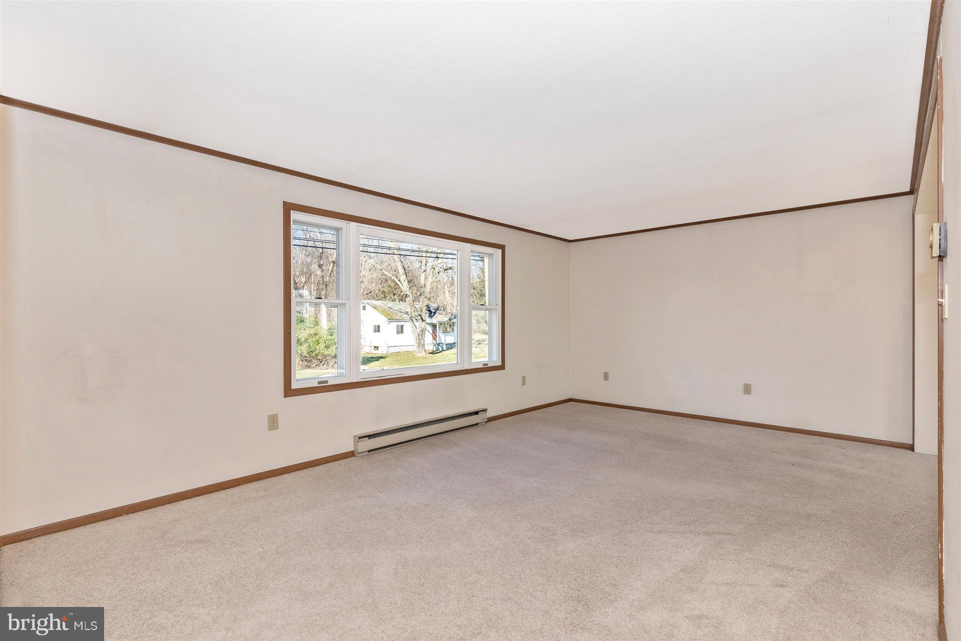 59 East Moser Road Thurmont, MD 21788 - Photo 5 of 30 Living Room