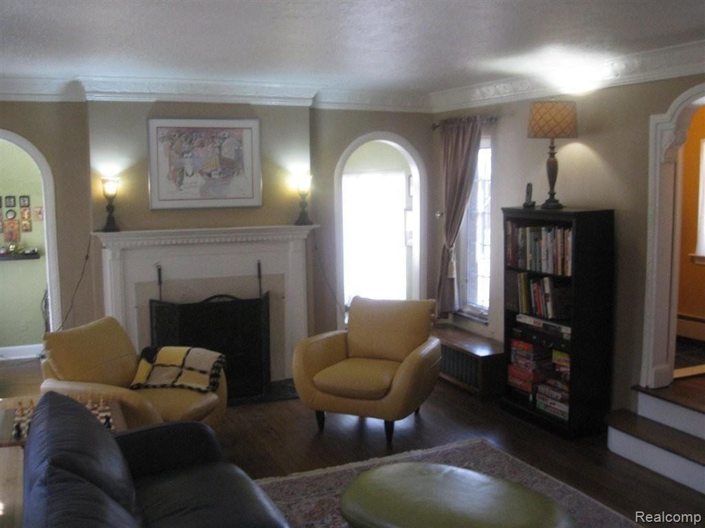 663 Barrington Road Grosse Pointe, MI 48230 - Photo 3 of 13 2.JPG