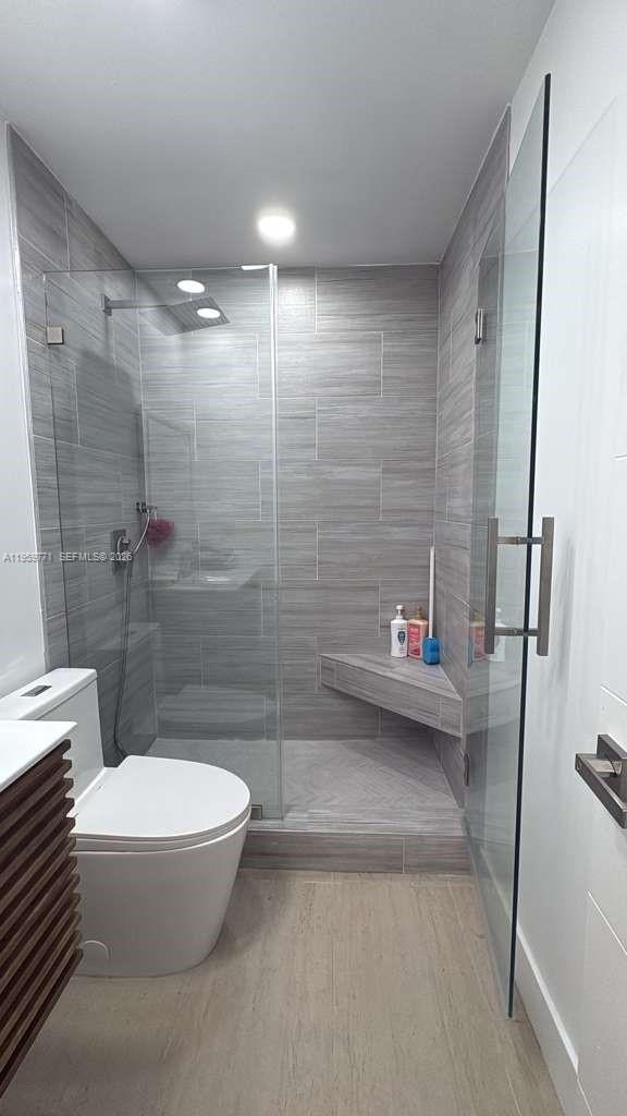 5300 Washington Street, Unit O229 Hollywood, FL 33021 - Photo 14 of 15 MASTER BATH