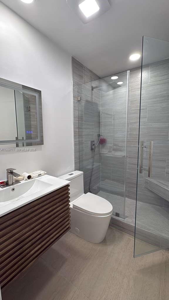 5300 Washington Street, Unit O229 Hollywood, FL 33021 - Photo 15 of 15 MASTER BATH