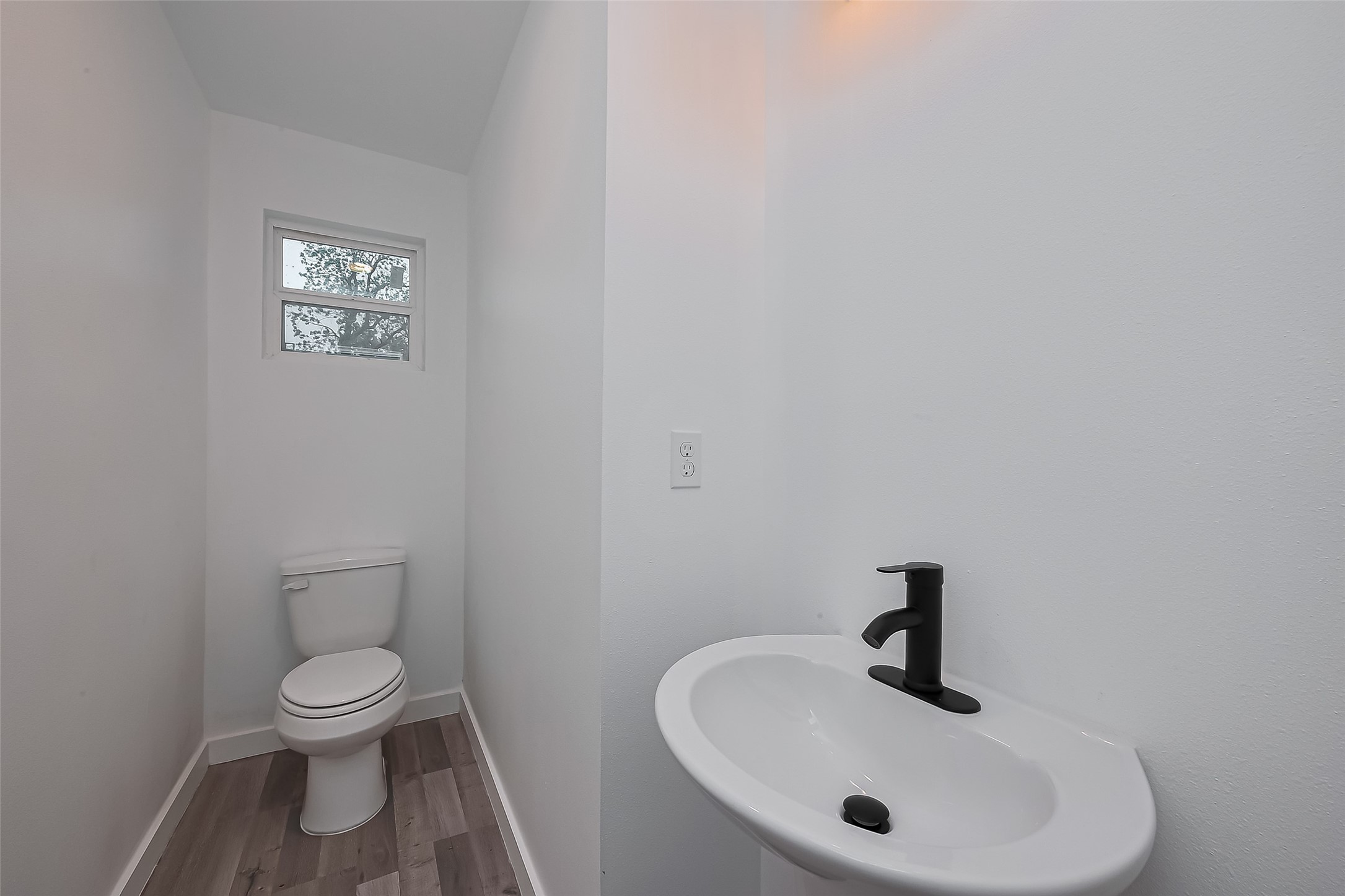 9005 Hilda Street Houston, TX 77033 - Photo 8 of 17