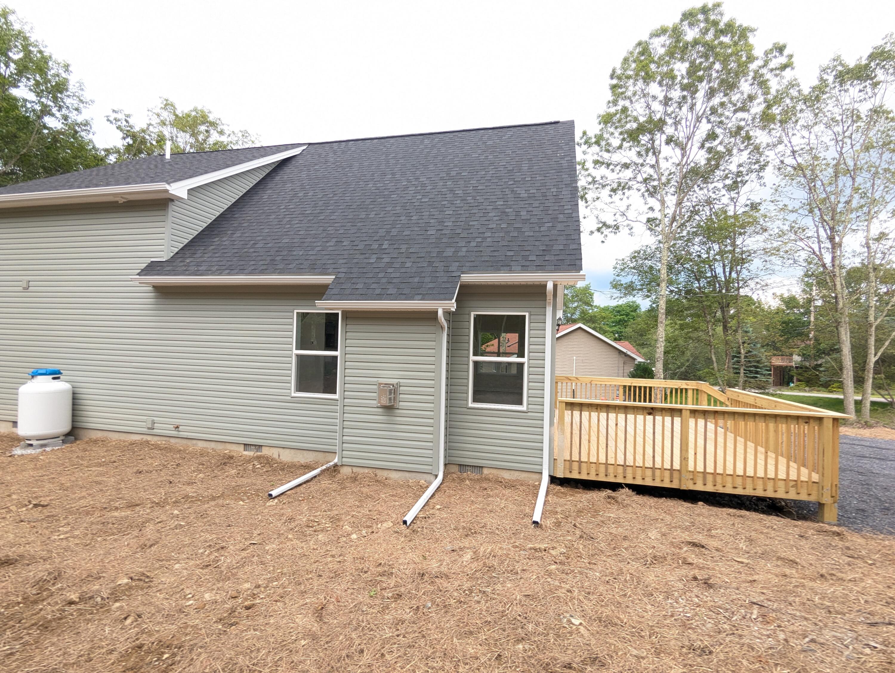 251 Bellingham Drive Bushkill, PA 18324 - Photo 36 of 53 a backyard of a house
