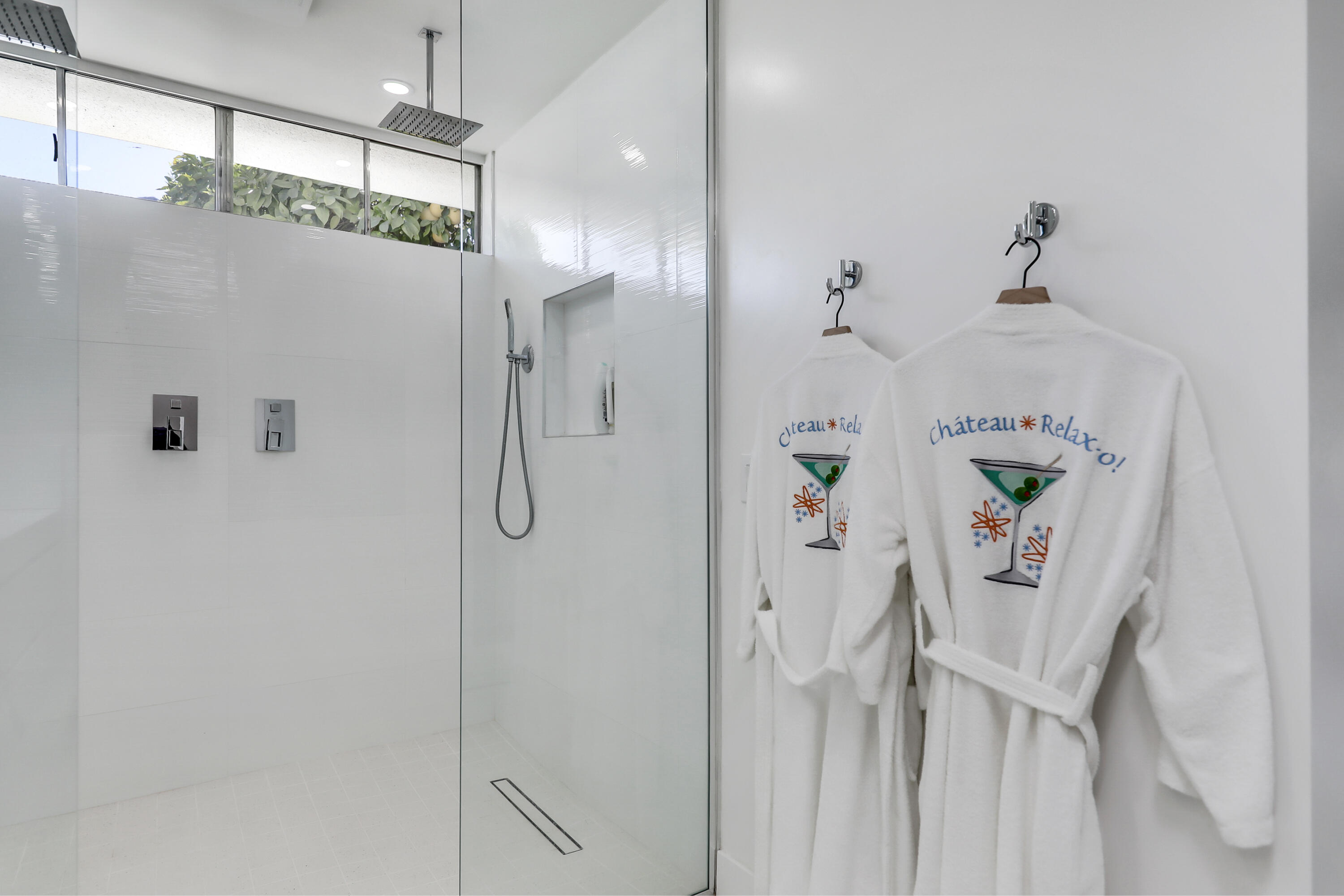 45765 Hopi Road Indian Wells, CA 92210 - Photo 22 of 39 a bathroom with a shower