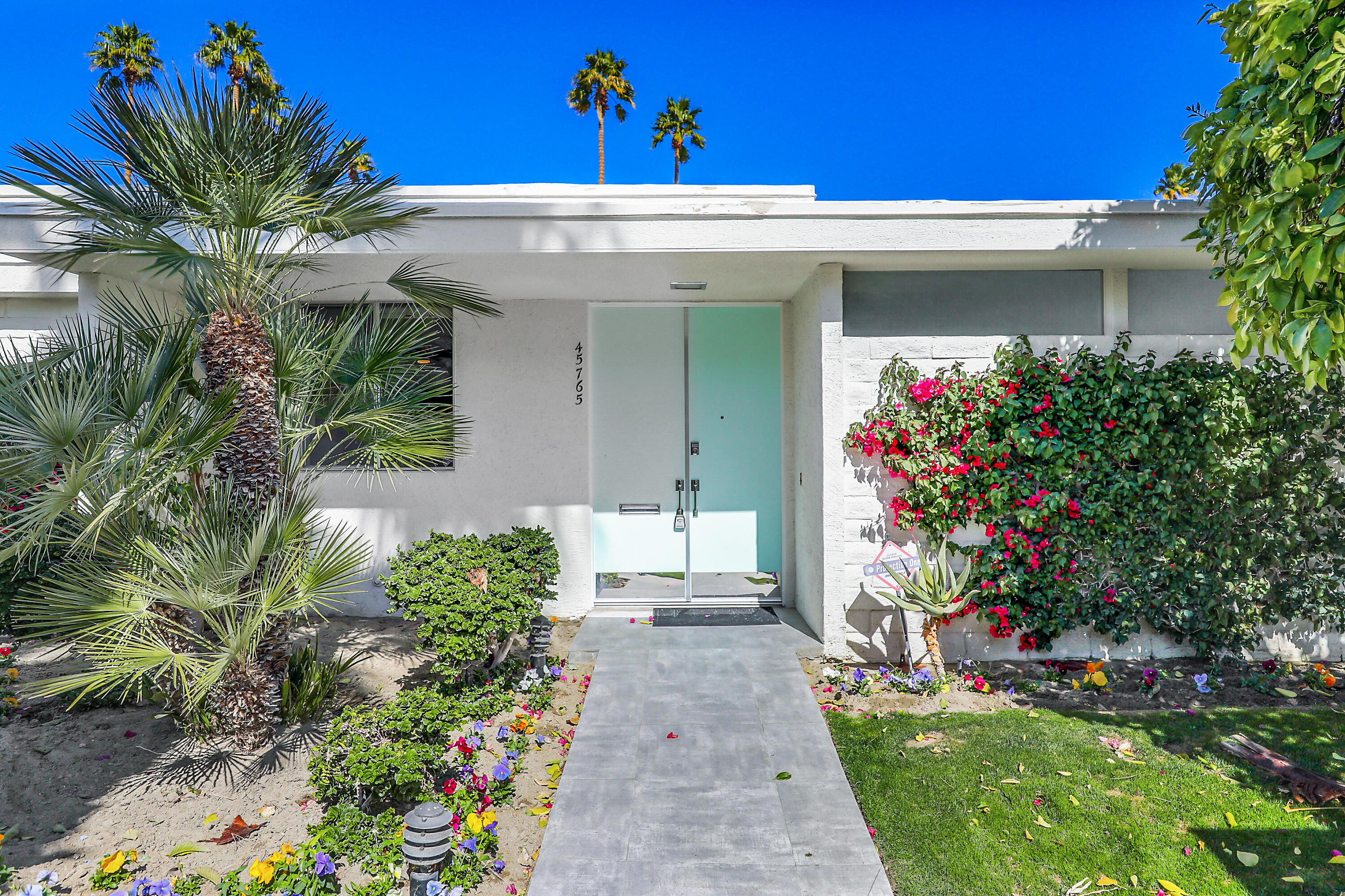 45765 Hopi Road Indian Wells, CA 92210 - Photo 30 of 39 a front view of a house with a yard