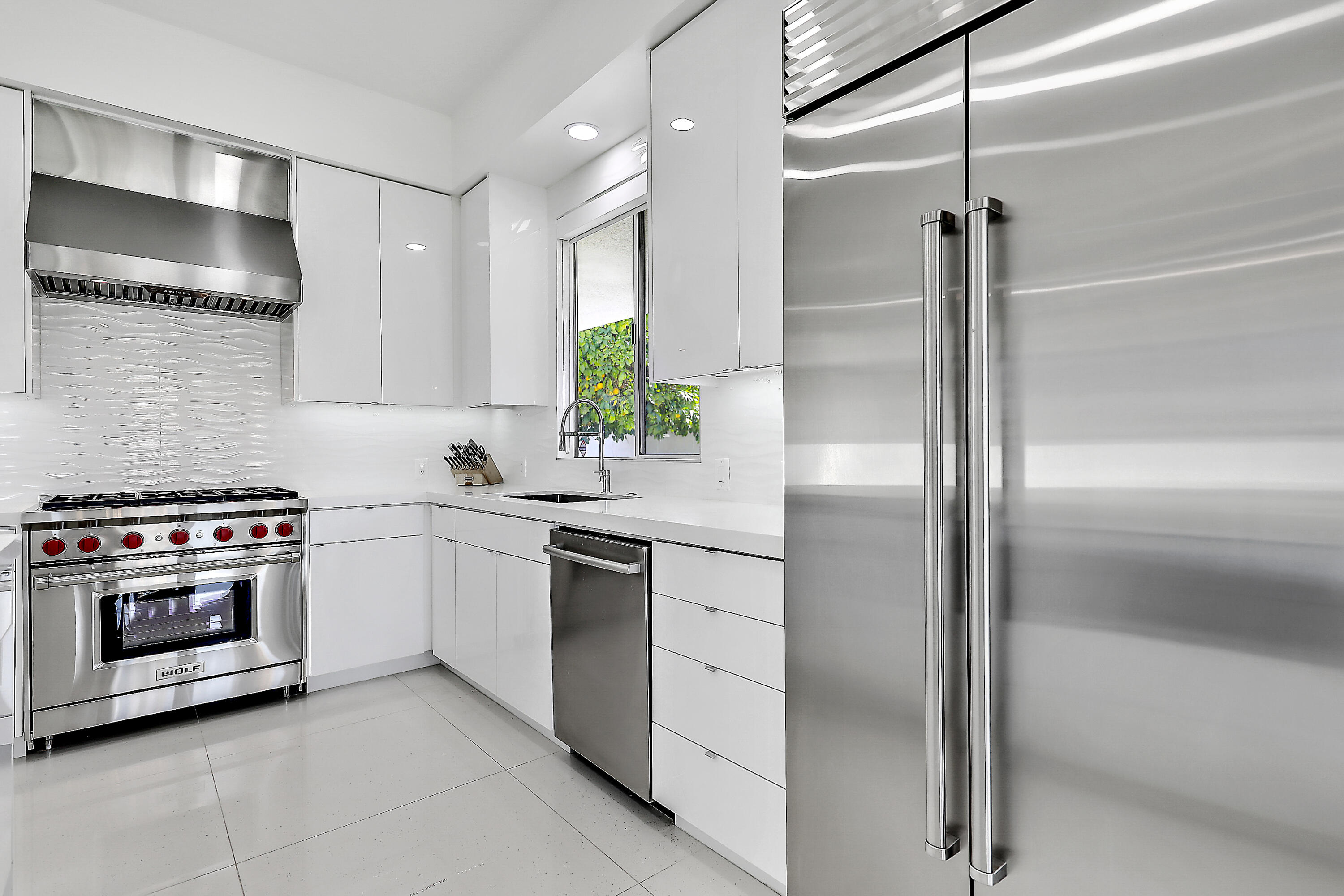 45765 Hopi Road Indian Wells, CA 92210 - Photo 6 of 39 a kitchen with a stove and a refrigerator