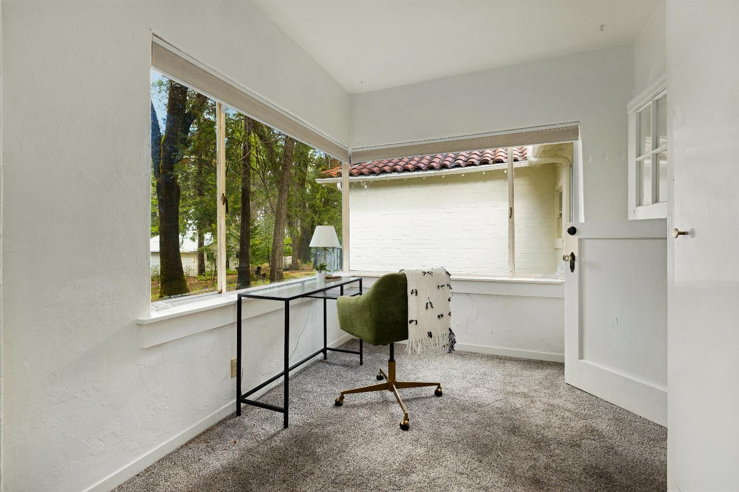 10984 Ridge Road Nevada City, CA 95959 - Photo 14 of 35 office/sunroom