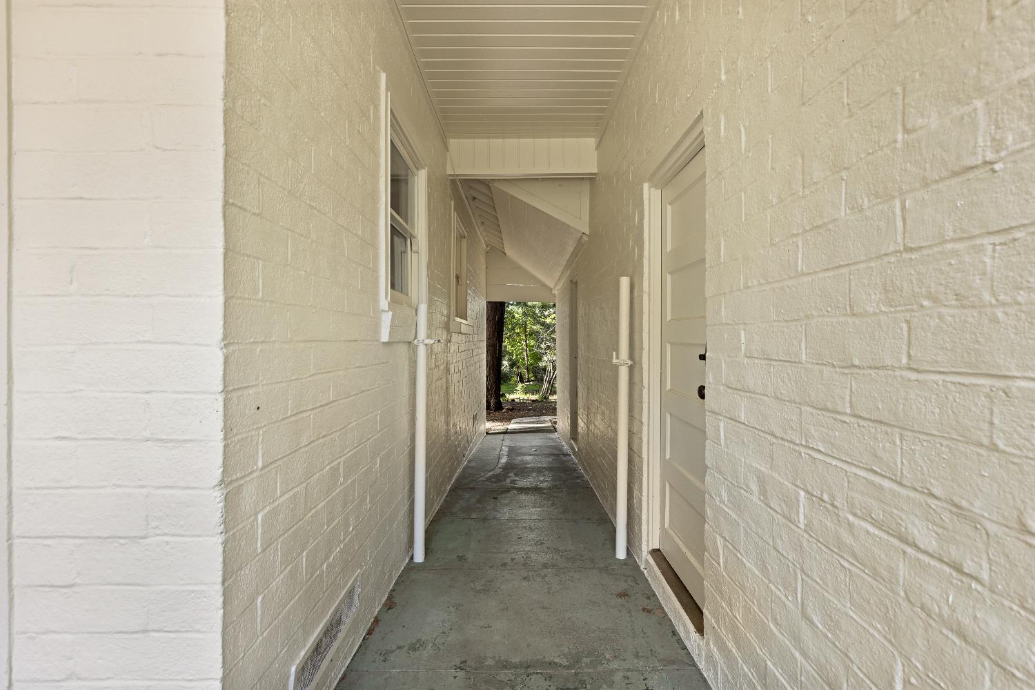 10984 Ridge Road Nevada City, CA 95959 - Photo 20 of 35 Breezeway from main house to garage and workshop