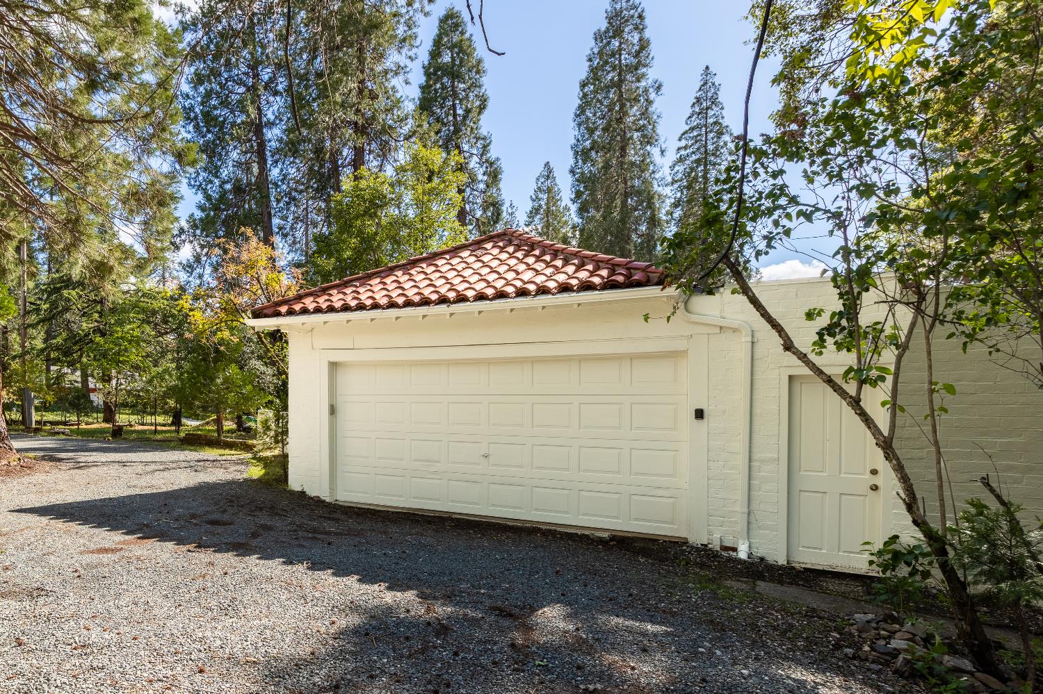 10984 Ridge Road Nevada City, CA 95959 - Photo 21 of 35 Main garage and with workshop