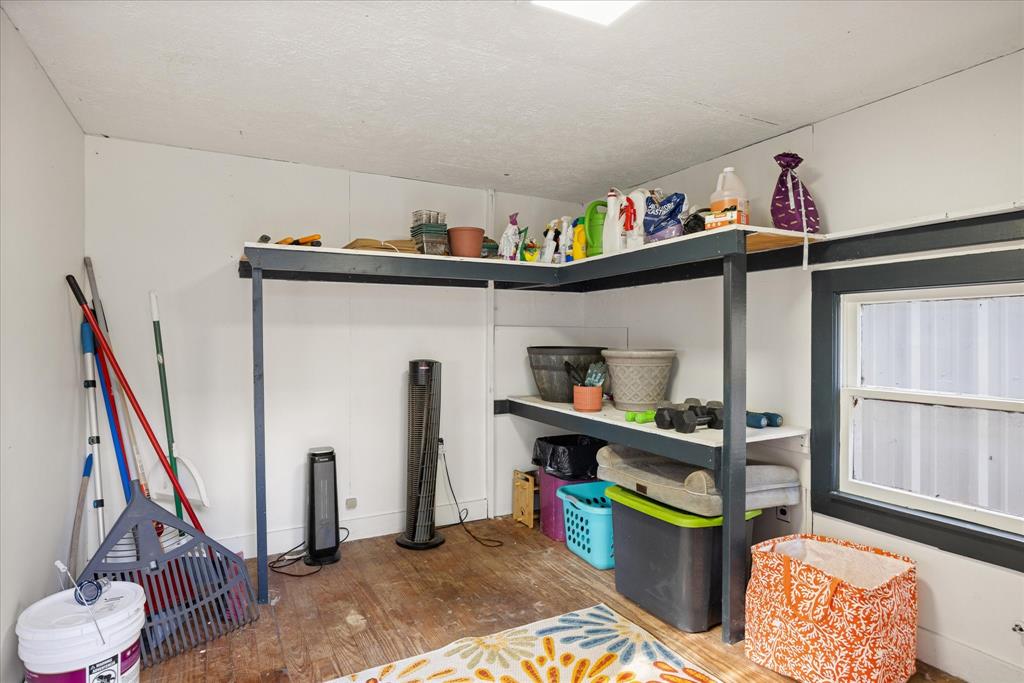 310 West 6th Street Tolar, TX 76476 - Photo 20 of 27 a living room with furniture